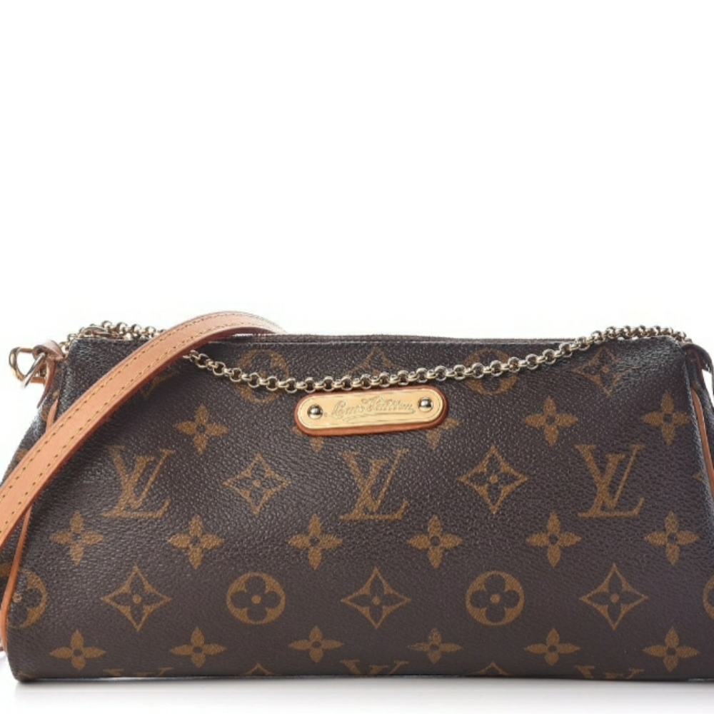 LOUIS VUITTON
Monogram Eva Clutch